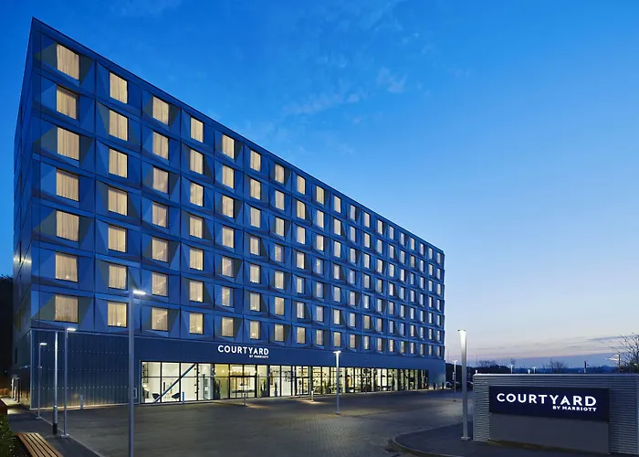 Courtyard By Marriott Luton AirportAirport Hotel